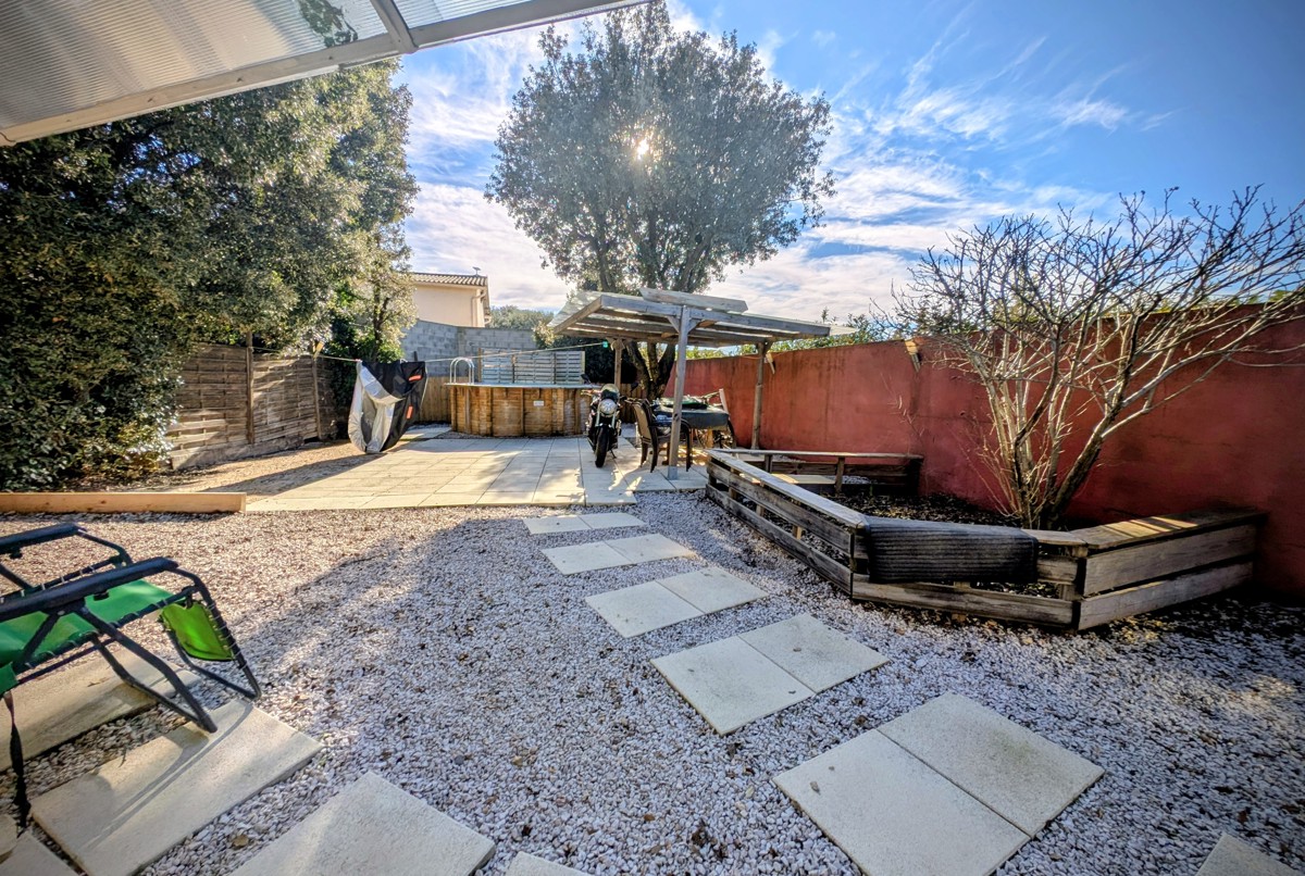 Bright apartment with large garden and pets to car