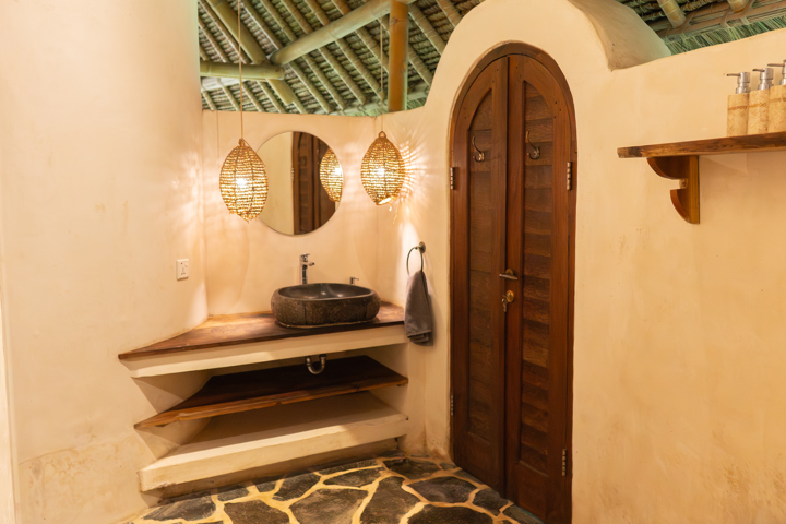 Villa Astra, a rare jungle cob home in an internat - 10