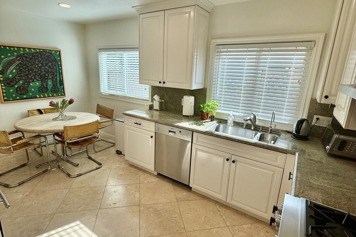 Spanish Charmer in hippest LA neighborhood - 4