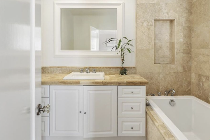 Spanish Charmer in hippest LA neighborhood - 13