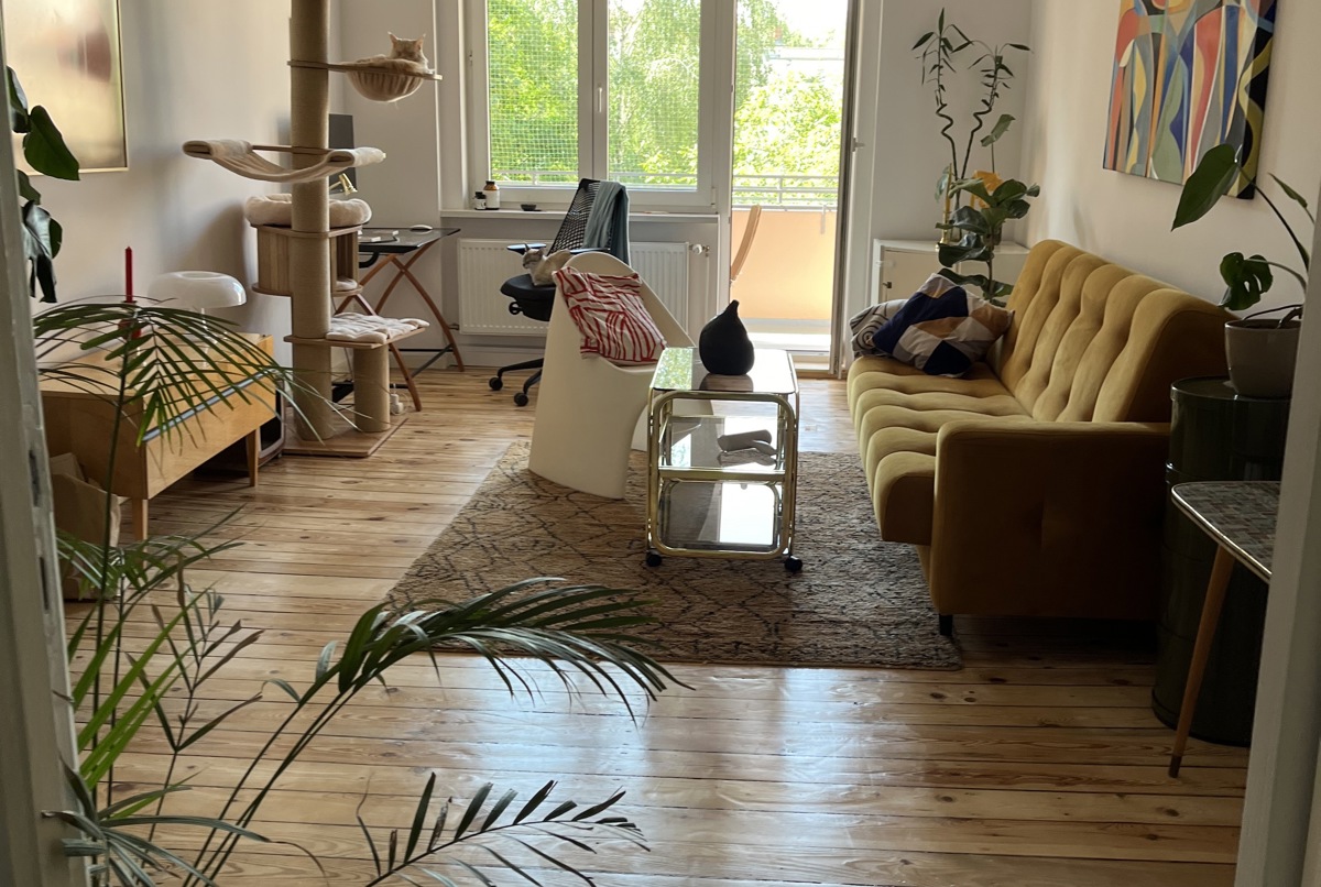 Sunny Berlin flat with balcony & 2 cats