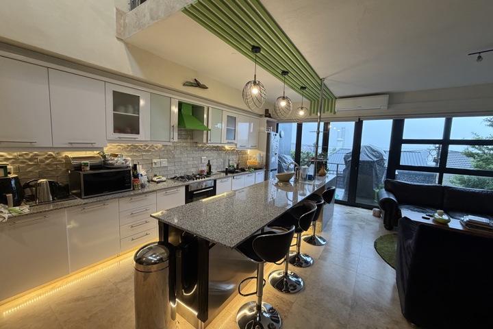 Designer home with iconic Table Mountain views - 1