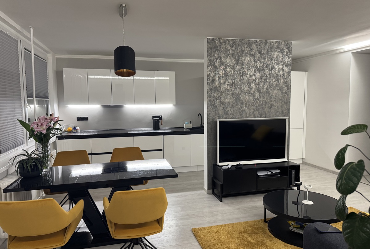 Modern flat 30min by tram from centrum Prague