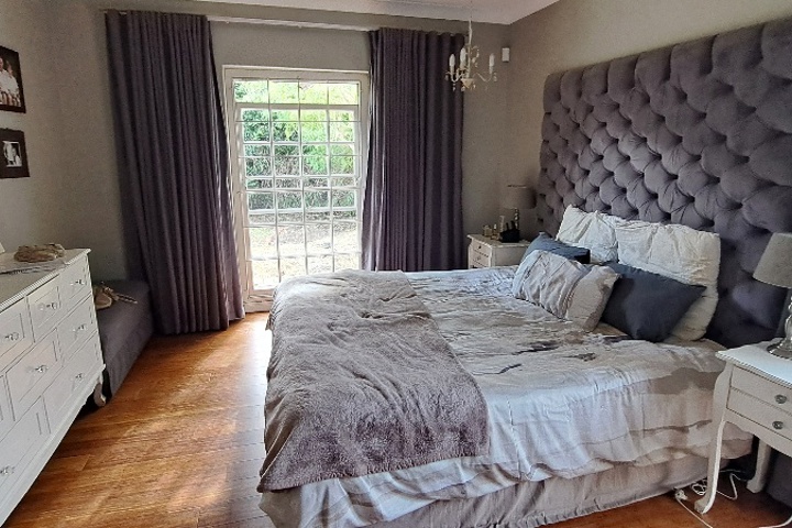 Beautiful family home in Constantia Meadows - 16