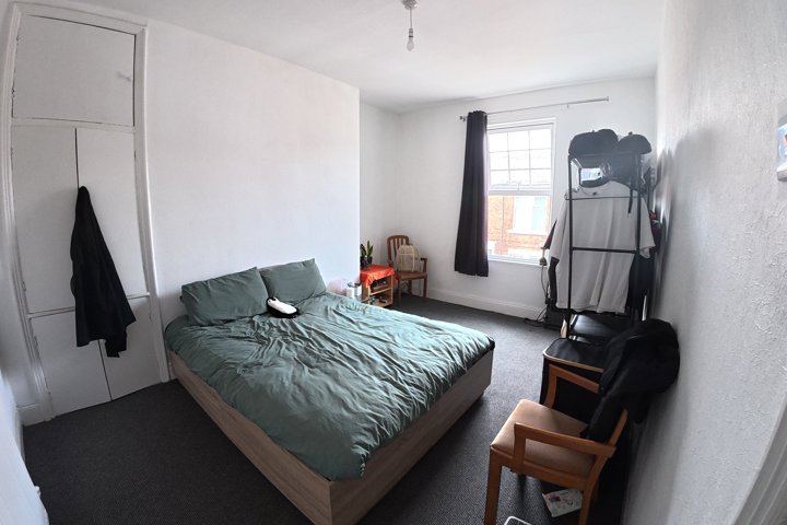 Modest minimalist home - 4