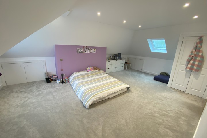 Large, Modern and Stylish - 4