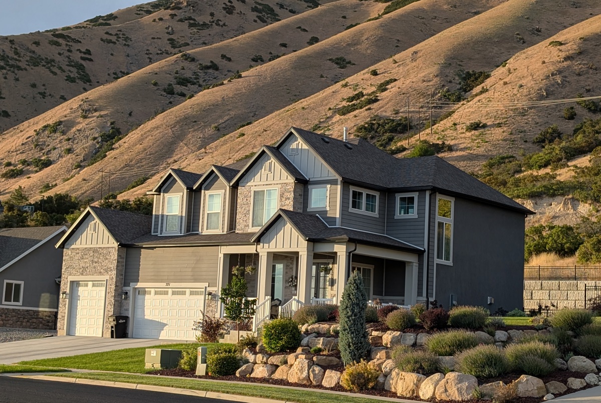 Roomy Retreat w/Valley Views & Trails at Doorstep
