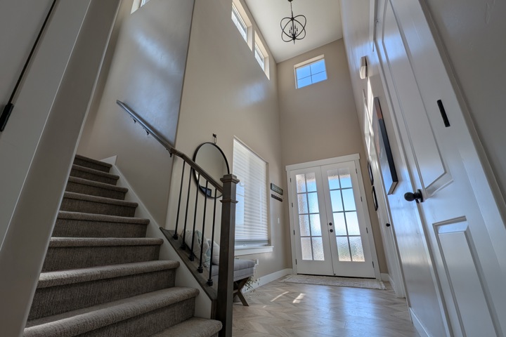 Roomy Retreat w/Valley Views & Trails at Doorstep - 3