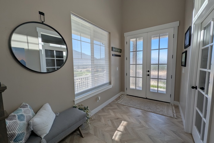 Roomy Retreat w/Valley Views & Trails at Doorstep - 4