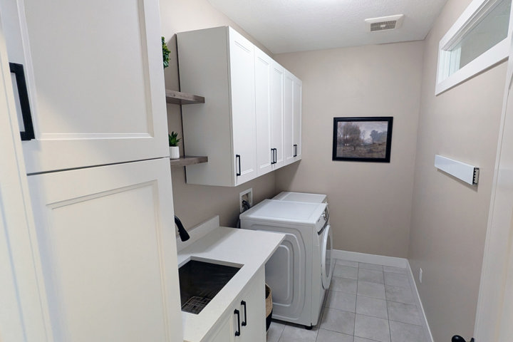 Roomy Retreat w/Valley Views & Trails at Doorstep - 15
