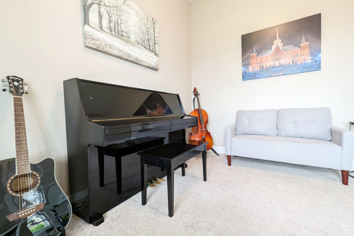 Roomy Retreat w/Valley Views & Trails at Doorstep - 21