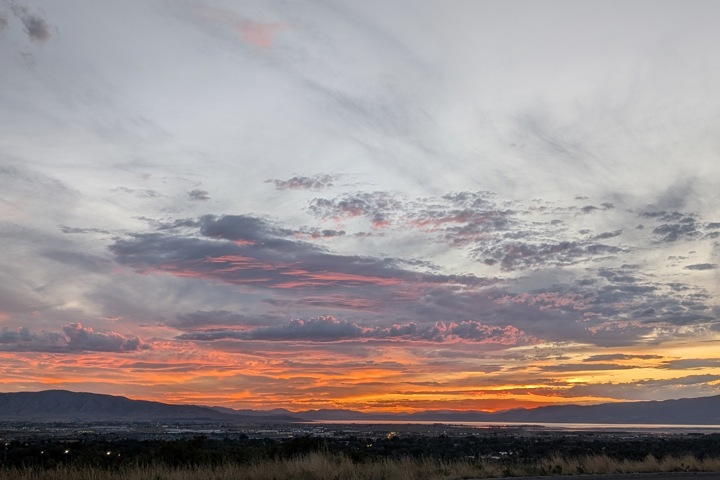 Roomy Retreat w/Valley Views & Trails at Doorstep - 9