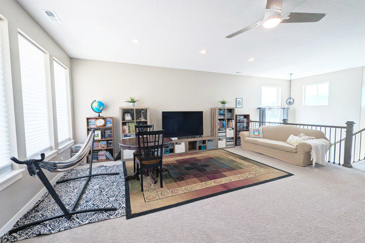 Roomy Retreat w/Valley Views & Trails at Doorstep - 30