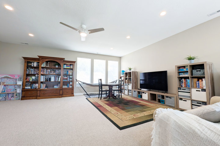 Roomy Retreat w/Valley Views & Trails at Doorstep - 31