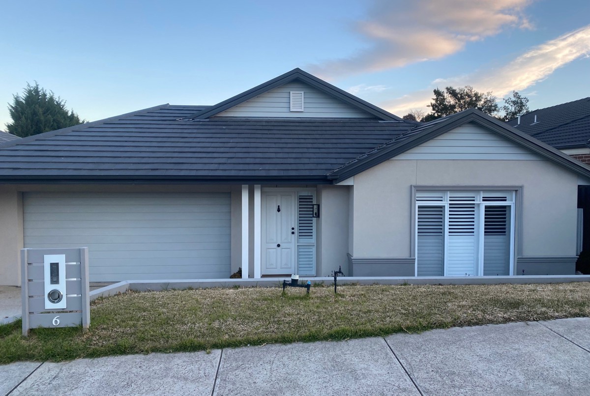 Modern home surrounded by Yarra Valley Wineries