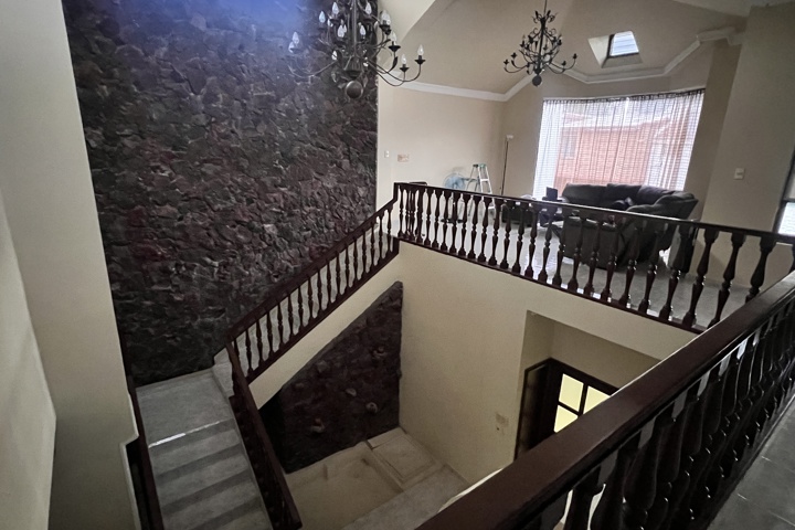 Huge and comfortable house, with car available - 9