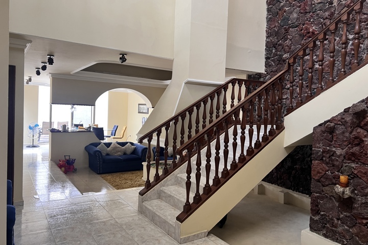 Huge and comfortable house, with car available - 5