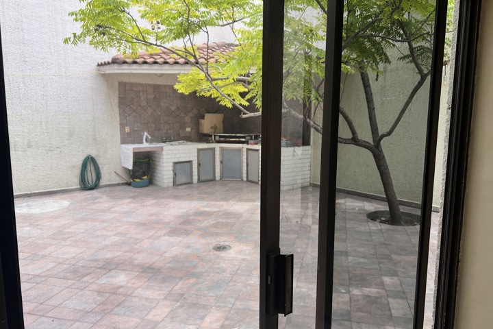 Huge and comfortable house, with car available - 6