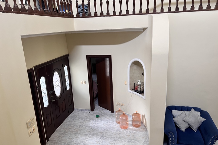 Huge and comfortable house, with car available - 11