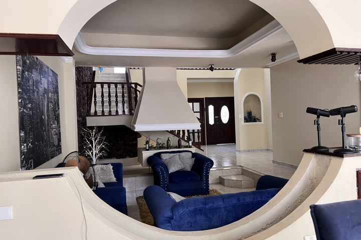 Huge and comfortable house, with car available - 12