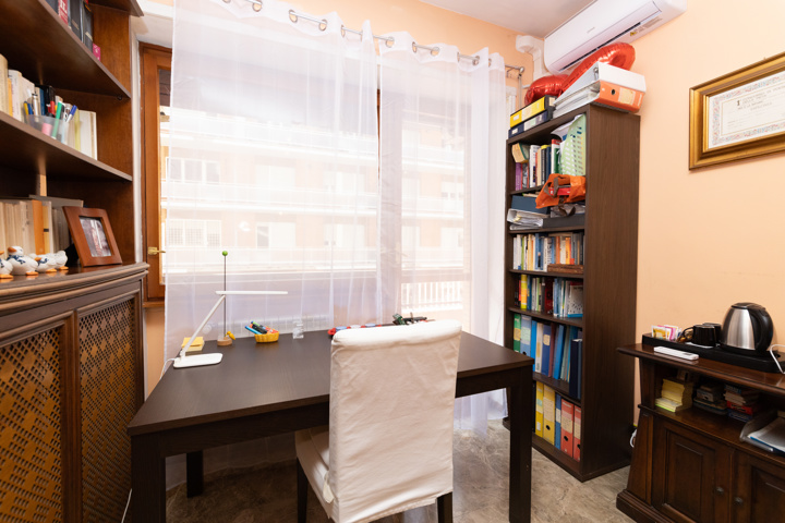 Historic Rome Apartment: 3 Bedrooms, Jacuzzi - 4