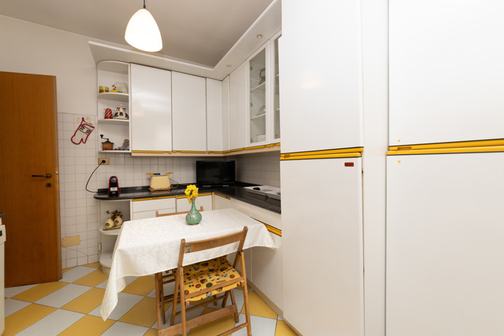 Historic Rome Apartment: 3 Bedrooms, Jacuzzi - 8