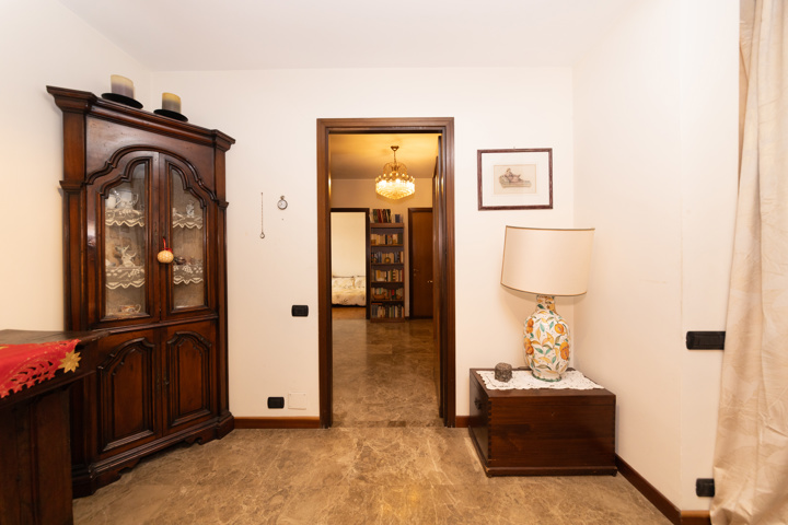 Historic Rome Apartment: 3 Bedrooms, Jacuzzi - 12