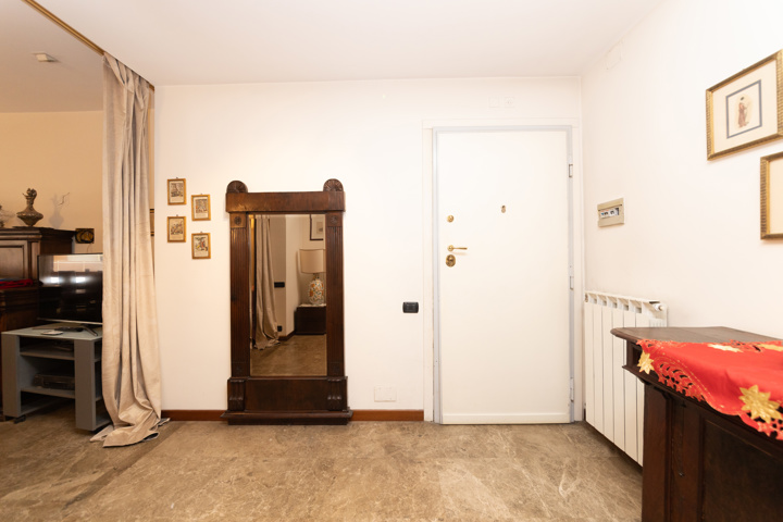 Historic Rome Apartment: 3 Bedrooms, Jacuzzi - 13