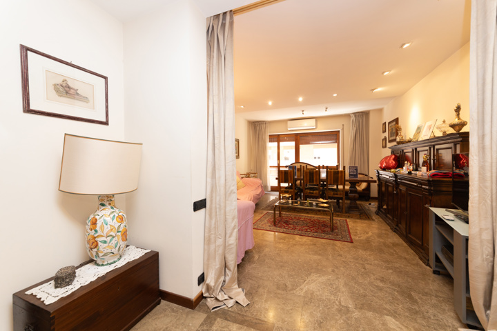 Historic Rome Apartment: 3 Bedrooms, Jacuzzi - 14