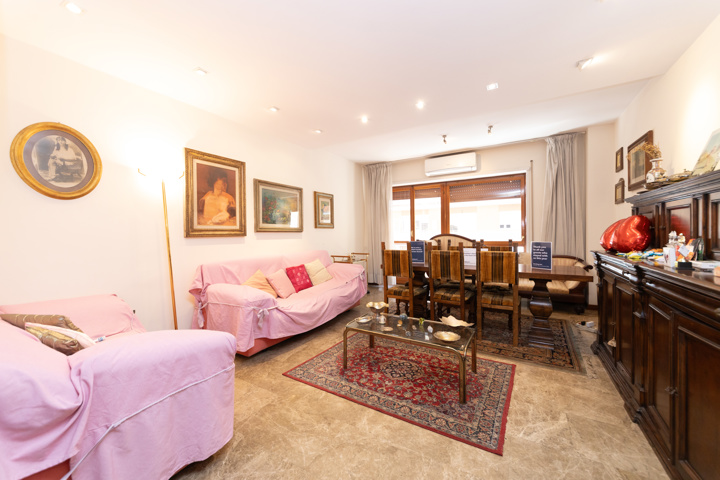 Historic Rome Apartment: 3 Bedrooms, Jacuzzi - 1