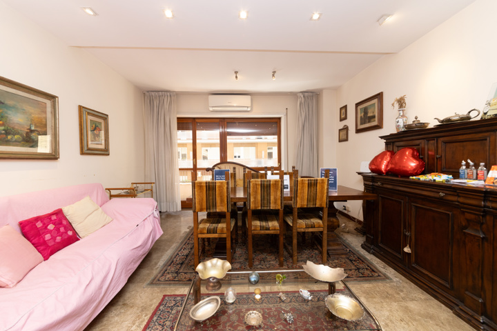 Historic Rome Apartment: 3 Bedrooms, Jacuzzi - 2