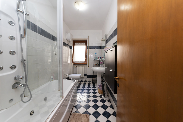 Historic Rome Apartment: 3 Bedrooms, Jacuzzi - 31