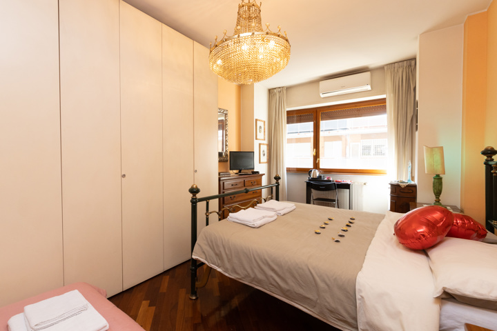 Historic Rome Apartment: 3 Bedrooms, Jacuzzi - 38