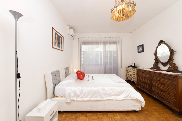 Historic Rome Apartment: 3 Bedrooms, Jacuzzi - 48