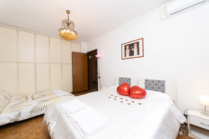 Historic Rome Apartment: 3 Bedrooms, Jacuzzi - 50