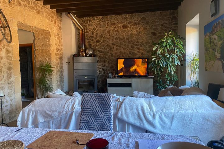 Beautiful apartment in town surrounded by mountain - 1