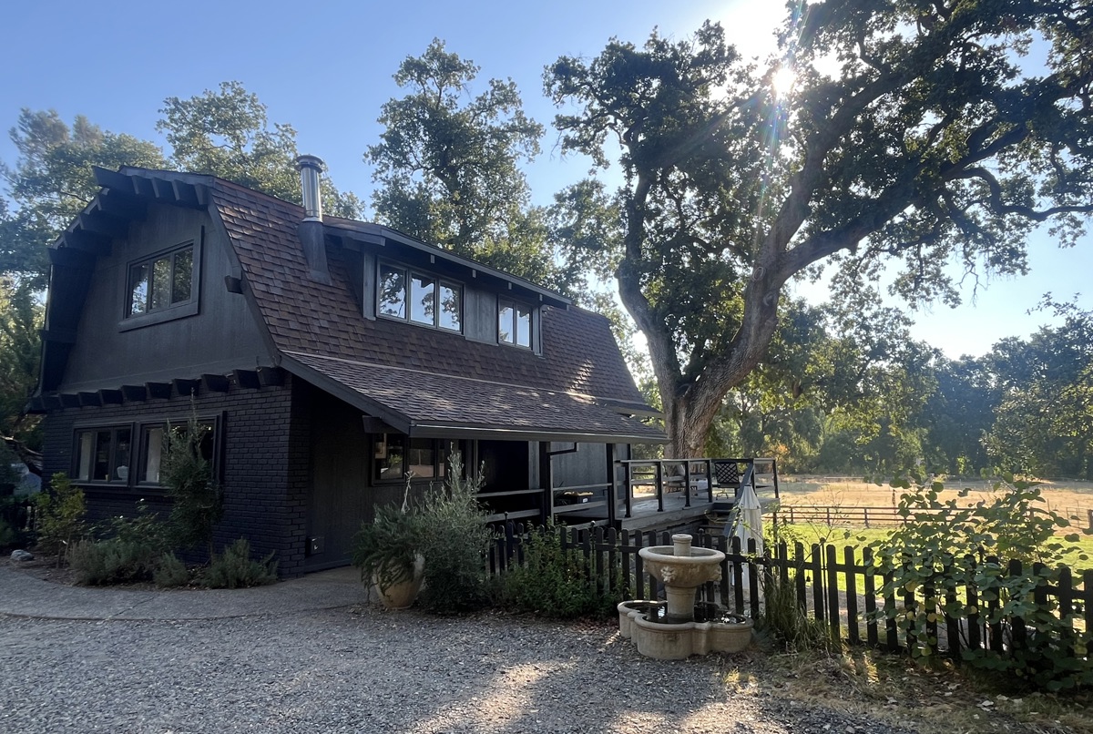 Country House on 3 Acres with Creek