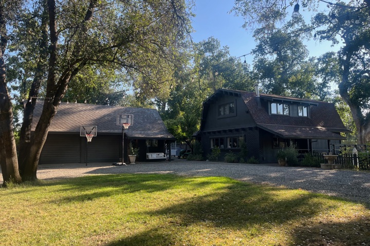 Country House on 3 Acres with Creek - 4