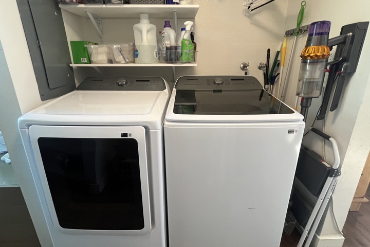 Country House on 3 Acres with Creek - 14