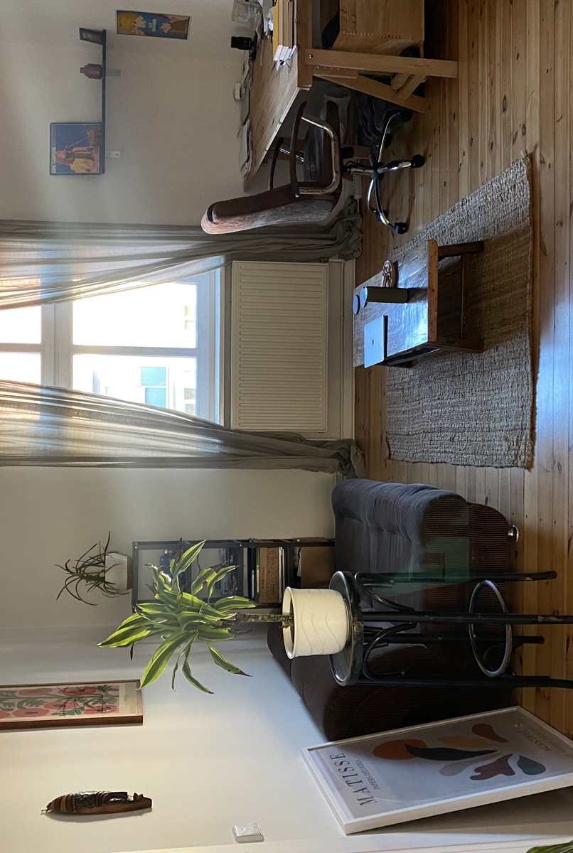 cozy 2-Bedroom apartment near the forest