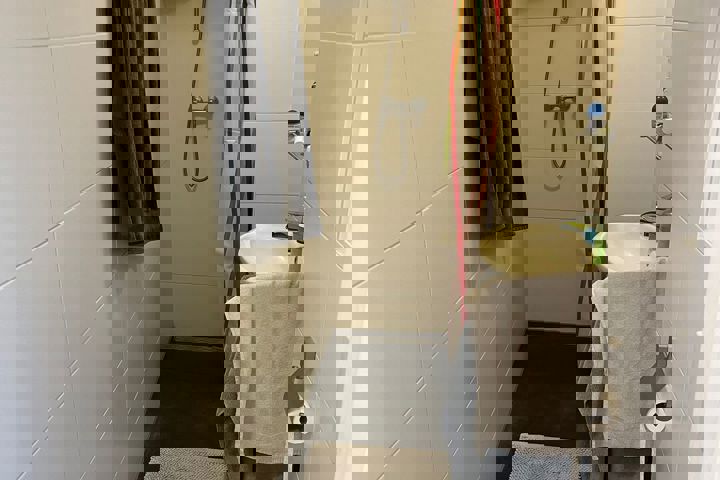 Two-story apartment in a vivid neighborhood - 4