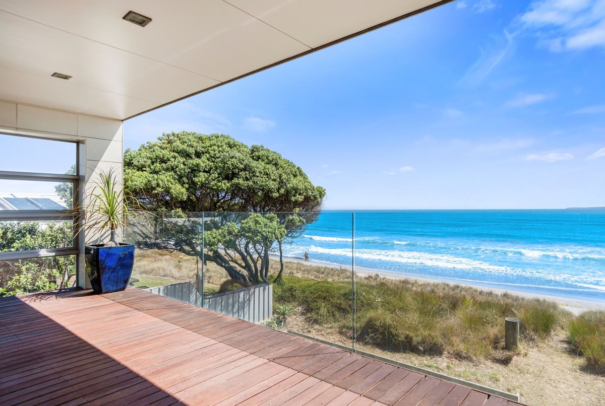 Beachfront Paradise in Papamoa, NZ