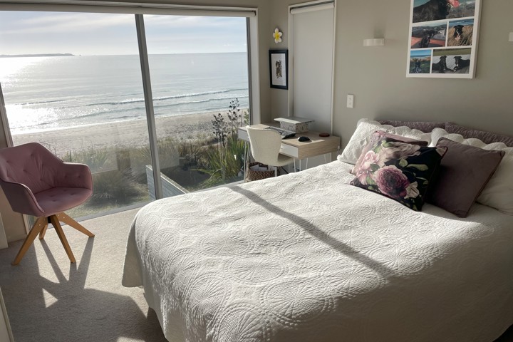 Beachfront Paradise in Papamoa, NZ - 5