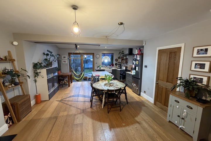 Lovely family house in South west london - 3