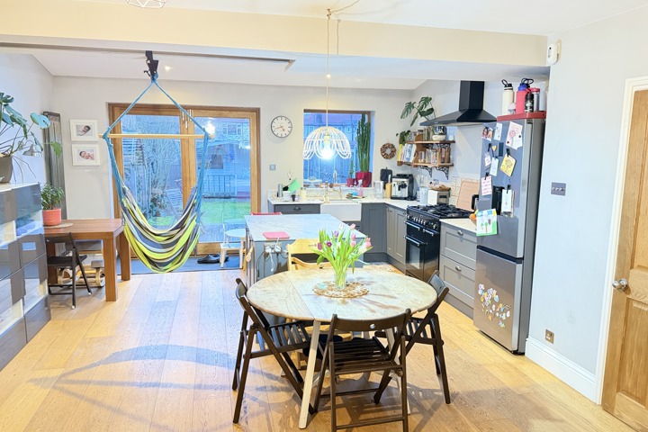 Lovely family house in South west london - 4