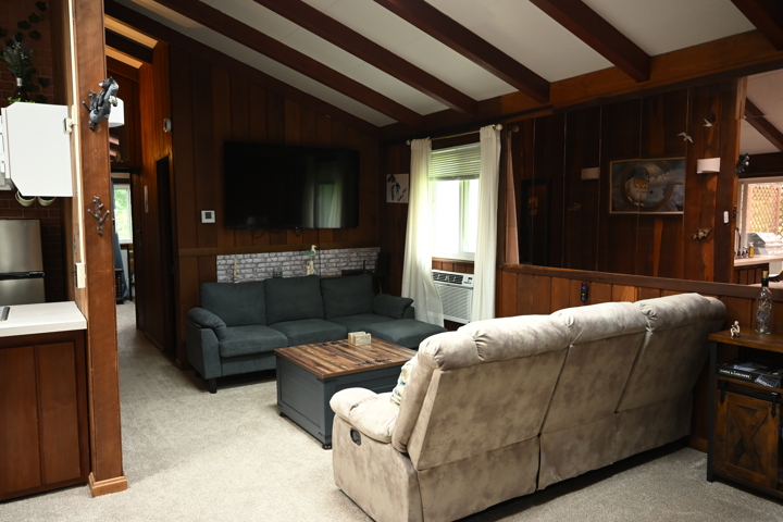 Cozy Home near Lake Erie and Ohio Wine country - 3