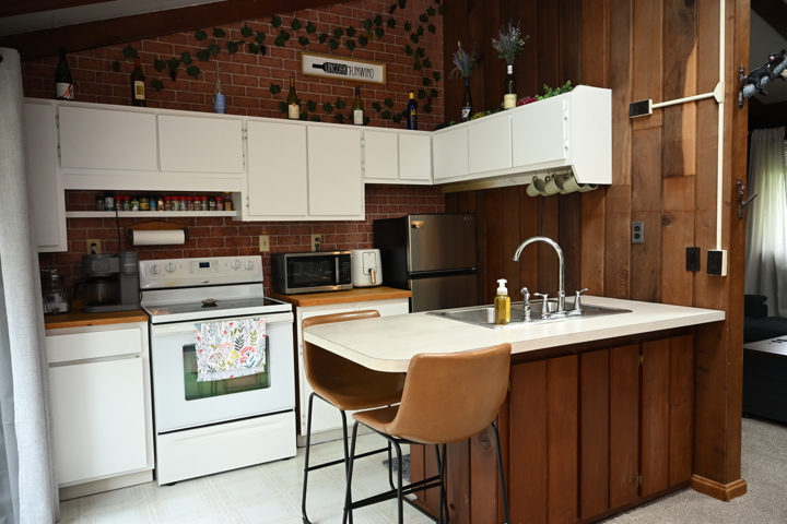 Cozy Home near Lake Erie and Ohio Wine country - 1