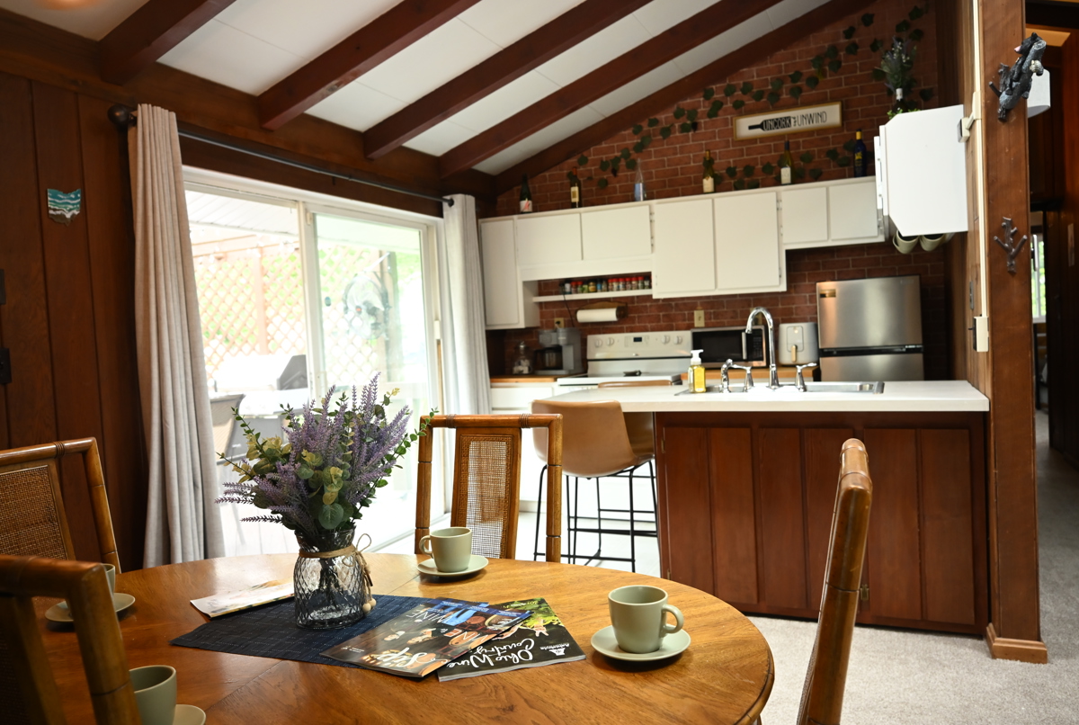 Cozy Home near Lake Erie and Ohio Wine country