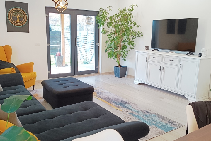 Spacious, New-build Home with Garden in Arad - 1