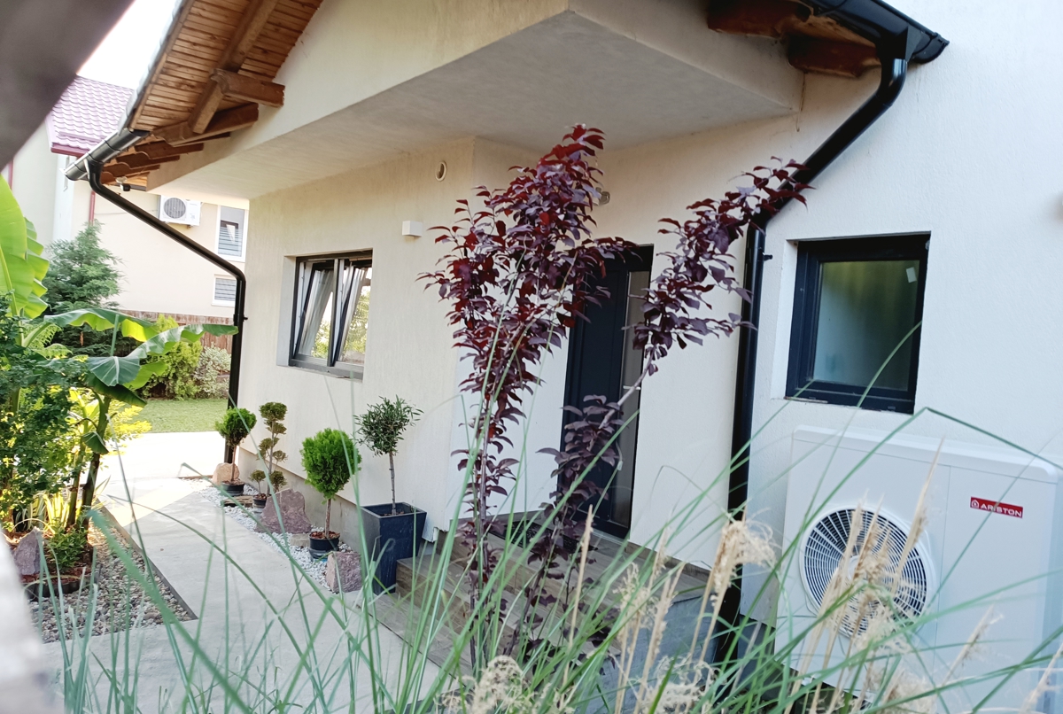 Spacious, New-build Home with Garden in Arad